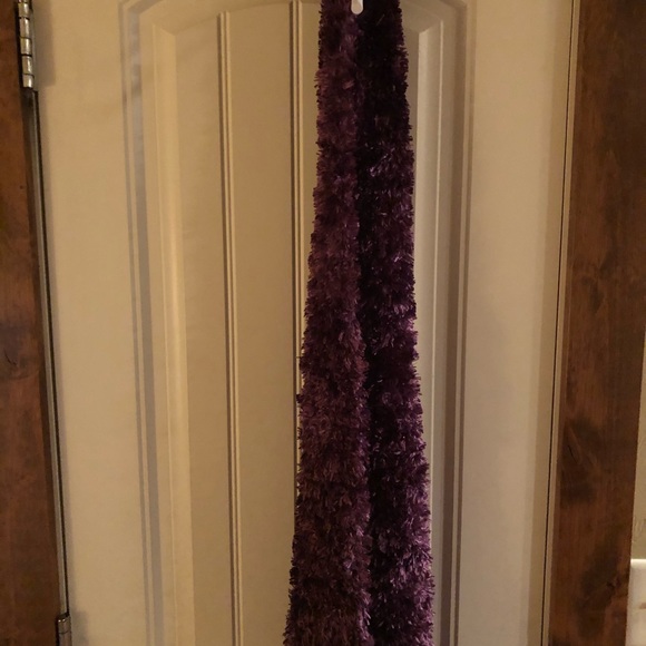 NWOT - Beautiful Purple Short Eyelash Yarn Scarf - Picture 2 of 3